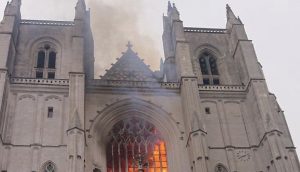 Pożar kolejnej katedry! Jakie były przyczyny? [WIDEO]
