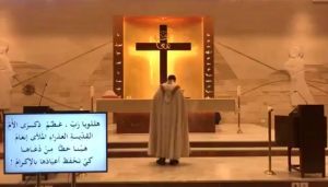 Transmisja z mszy w Bejrucie zmieniła się w nagranie ukazujące skutki wybuchu (WIDEO)