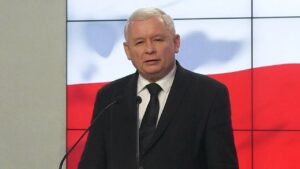 Prezes Kaczyński pomylił buty? Fala Fake newsów obiegła internet.