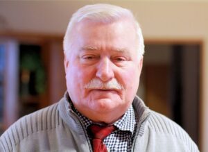 Lech Wałęsa jest już po operacji. Jaki jest stan jego zdrowia? [WIDEO]
