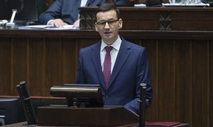 Sondaż: Polacy wskazali premiera Morawieckiego jako polityka roku. Większość nie wybrała jednak nikogo