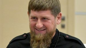 Ustawka Kadyrowa. Zgrywa bohatera walk na Ukrainie, a kłamstwo zdradził jeden szczegół!