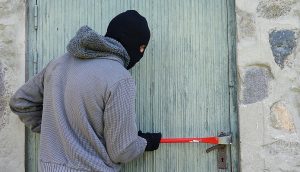 Kraków: złodzieje oznaczają mieszkania. Co to za znaki? Na co zwrócić uwagę? Jak się chronić?