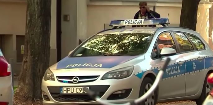 radiowóz na miejscu zabójstwa 5-latka w Poznaniu